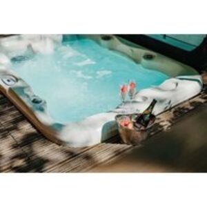 Woodlands Glencoe Luxury Hot Tub Stay for Upto 4: Leisure Access & Late Checkout - Romantic Getaway | Wowcher