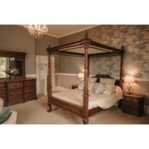 Elegant Full Wedding Package for 40 Day Guests and an additional 40 Evening Guests | Wowcher