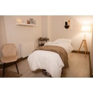 Luxury 60 or 90-Min Massage & Facial Pamper Package - The Retreat