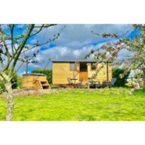 Luxury Herefordshire Hut Escape for 2 or 3 Nights with Private Hot Tub and Fire and Ice Upgrade for 2-4 People | Wowcher