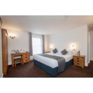 Hayling Island Coastal Break for 2 with Breakfast & Prosecco on Arrival | Wowcher