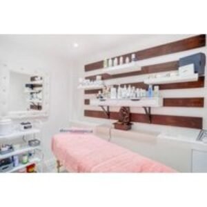 Mums-to-Be Pamper Package: Pregnancy Massage with Chocolates and Treatment Choice | Wowcher
