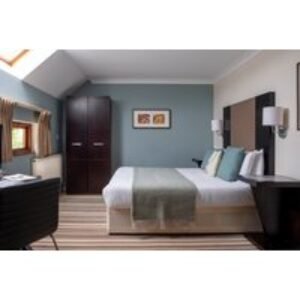 4* Hampshire Getaway For 2 at Warbrook House with Prosecco