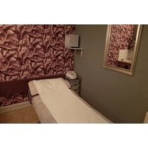 60-Min Deep Cleansing Facial Treatment - Lumiere Beauty Clinic