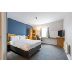 Aberdeen City Stay for Two at Holiday Inn Express with Breakfast and Late Check-Out Included | Wowcher