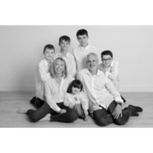 Family Photoshoot & 3 Prints - Images Unlimited - Kent | Wowcher