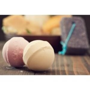 Fizzy Bath Bomb Making Workshop in London - Token Studio Experience | Wowcher