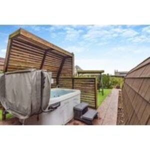 Peacock Lake Glamping Pod Stay with Private Hot Tub - Nottingham City Break for 2 | Wowcher
