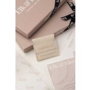 Elk & Bloom Elegant Gold Flower Pendant Necklace - Sterling Silver Chain