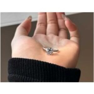 Elegant Zircon Solitaire Engagement Ring - 3.00Ct